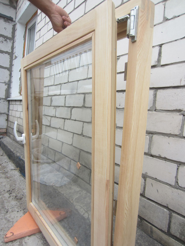 Окно деревянное со стеклопакетом, 100 на 85, открытое